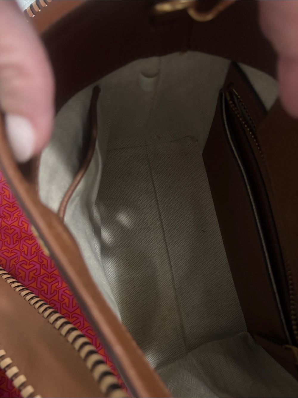 Tory Burch Emerson Bucket Bag - Picture 7 of 8